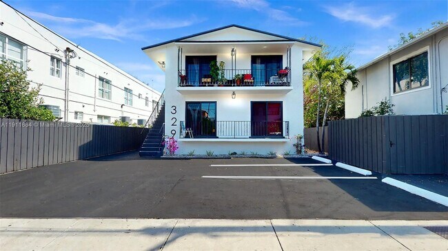 Building Photo - 329 SW 9th Ave