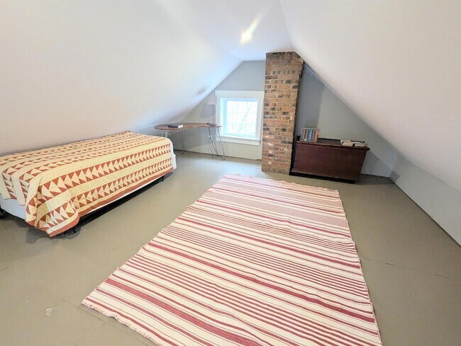 Building Photo - 33 Old Cemetery Rd