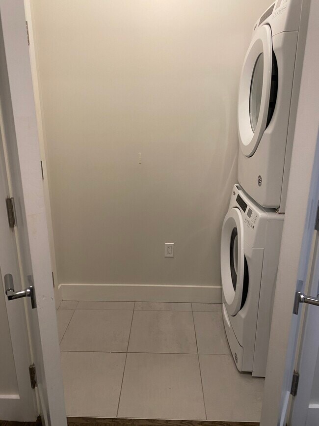 Building Photo - 434 McGrath Hwy