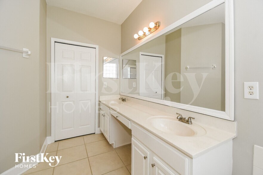 Building Photo - 2305 Yellow Jasmine Ln