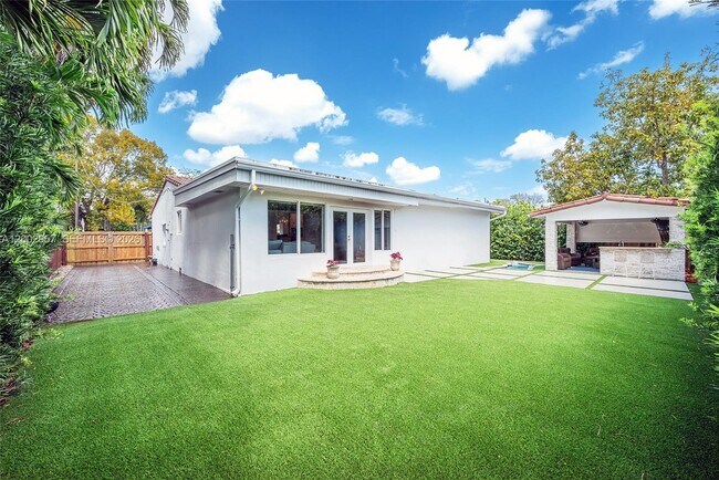 Building Photo - 6134 SW 28th St