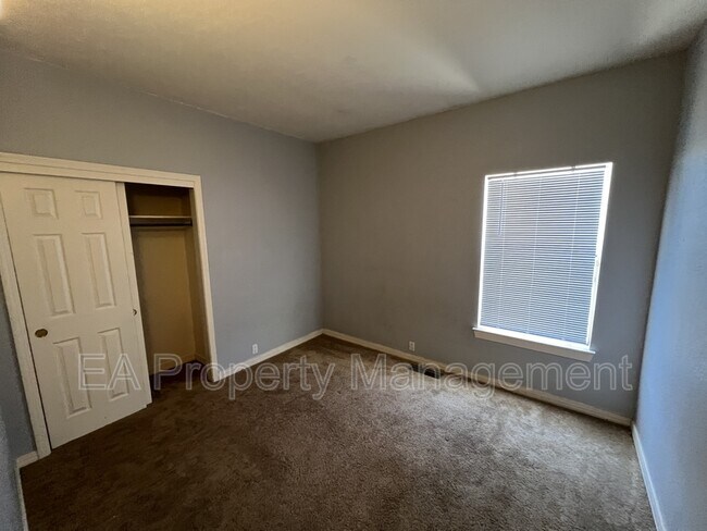 Building Photo - 4009 Pasaje Pl NW