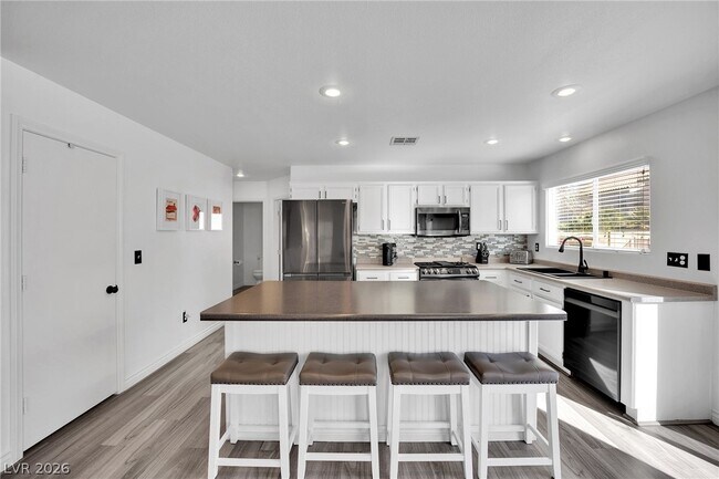 Building Photo - 11142 Romola St