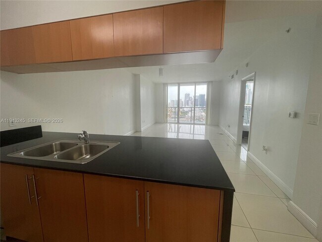 Building Photo - 1750 N Bayshore Dr