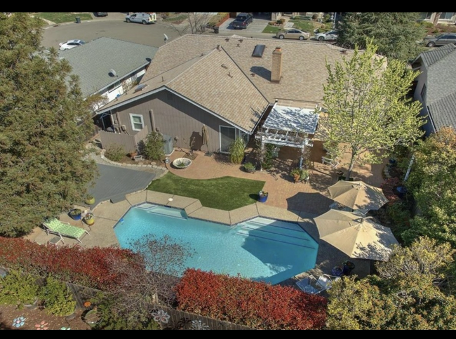 Building Photo - 504 Bridle Ct