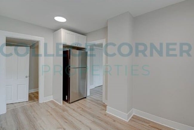 Building Photo - 639 S Poplar St