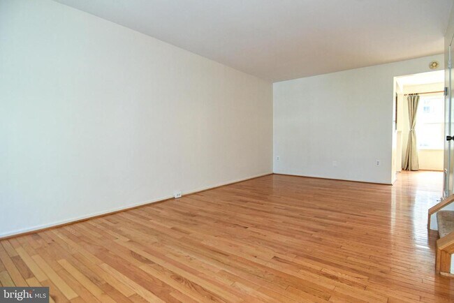 Building Photo - 2304 Hunters Square Ct