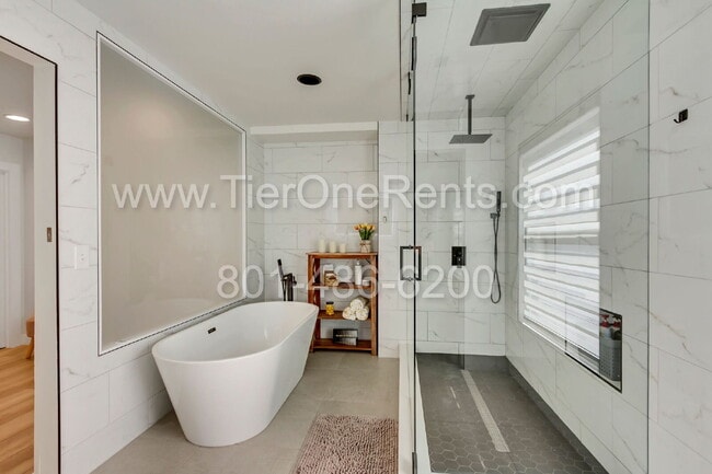 Building Photo - Move in special: $1000 off first month rent!!