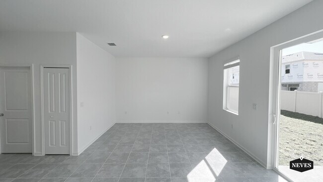 Building Photo - 2562 Skyline Lp