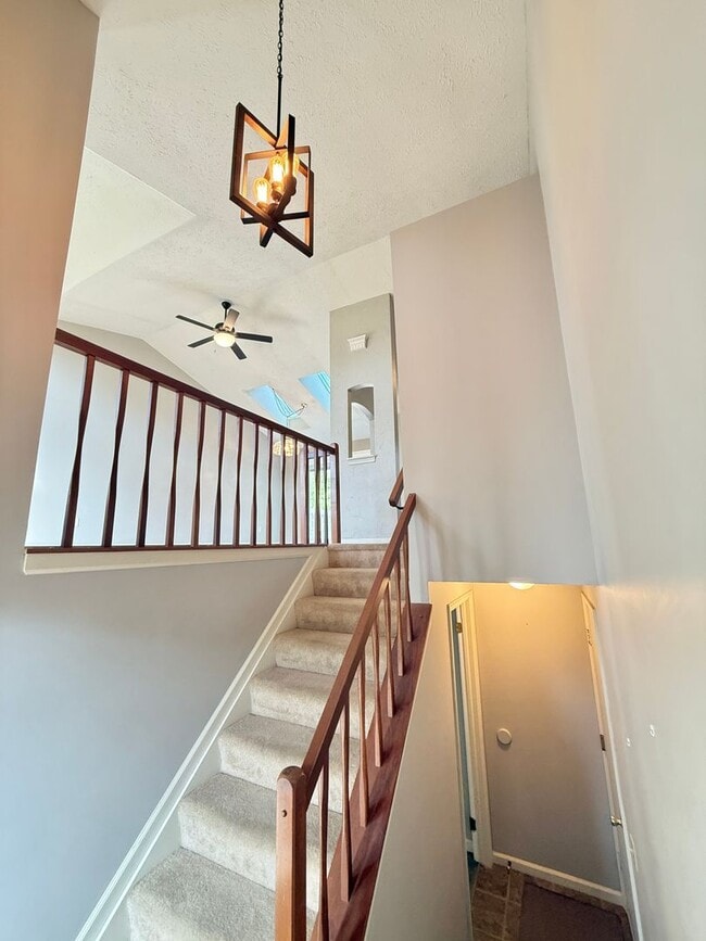 Building Photo - 4 bed house Gananda | HUGE OFFICE | GARAGE...