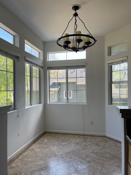 Building Photo - 8110 Mountain View Dr