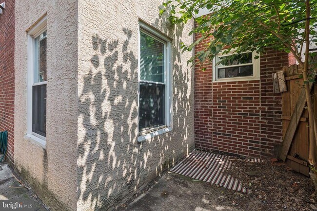 Building Photo - 2529-35 Frankford Ave