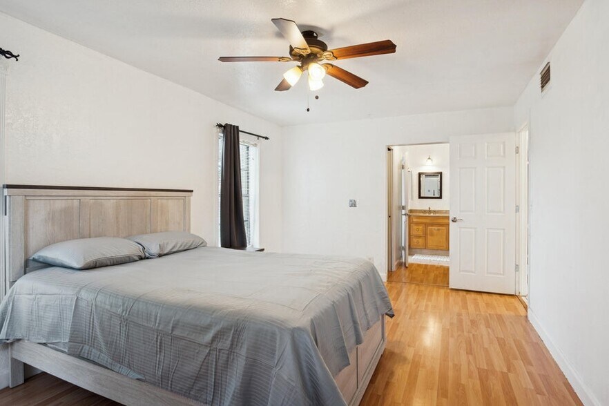 Building Photo - 9930 Pineapple Tree Dr