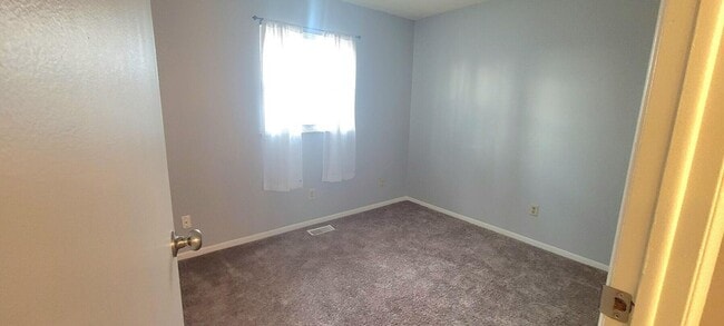 Building Photo - 4 Bedroom 1.5 bath in Argenta Oreana School District!