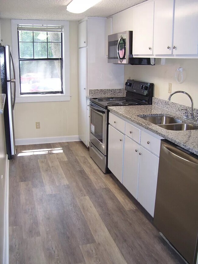 Building Photo - 290 Appleby Dr