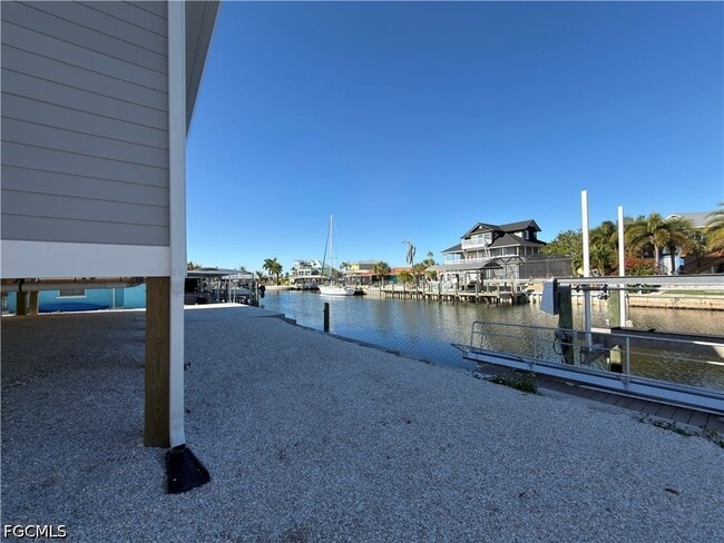 Building Photo - 2381 Oleander St