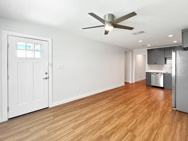 Building Photo - Charming Country Living with Modern Comforts!