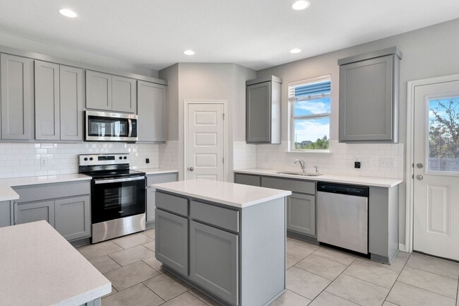 Building Photo - 227 Kellys Heroes Wy