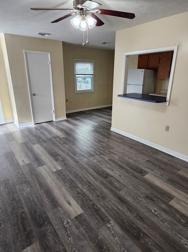 Building Photo - 5230 Beach Dr