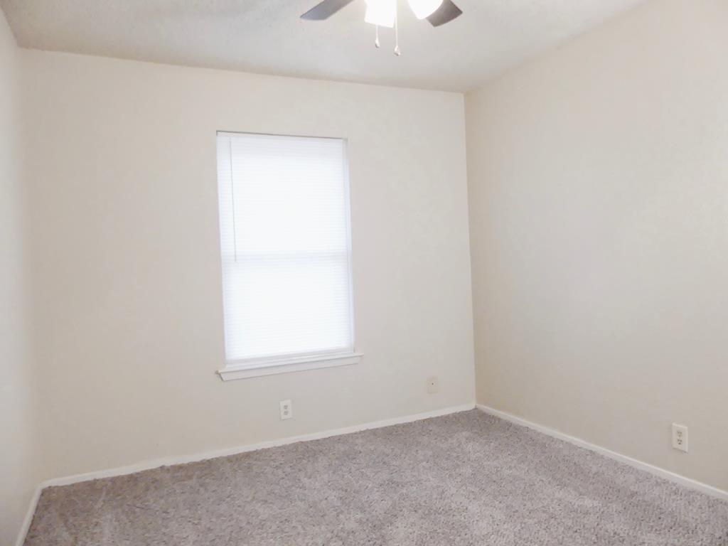 Building Photo - 1206 D NE Aspen