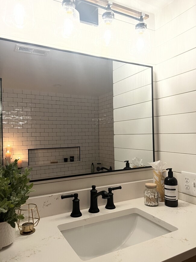 Building Photo - 111 Grandview Ave