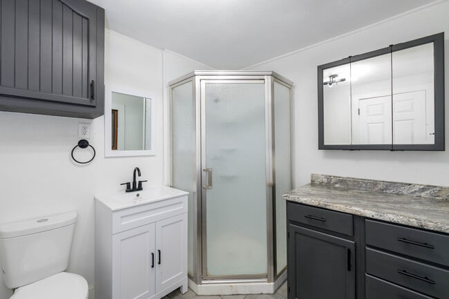 Building Photo - 128 E 10th Ave