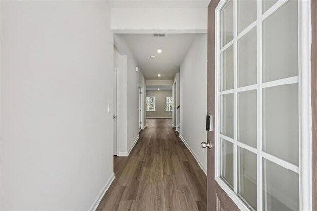 Building Photo - 265 Sequoia Ln