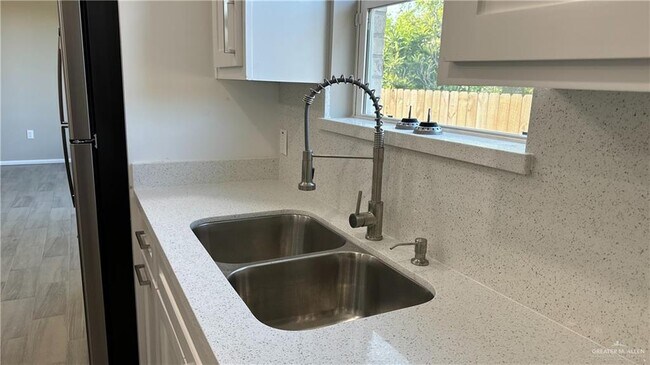 Building Photo - 15 Chapa Ave