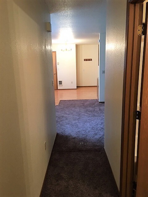 Building Photo - DUPLEX IN POST FALLS (APP#4)