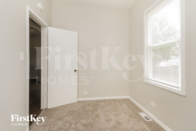 Building Photo - 14522 S Short St