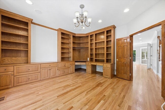 Building Photo - 9336 Falling Waters Dr W