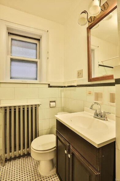 Bathroom - 3933 Fillmore St