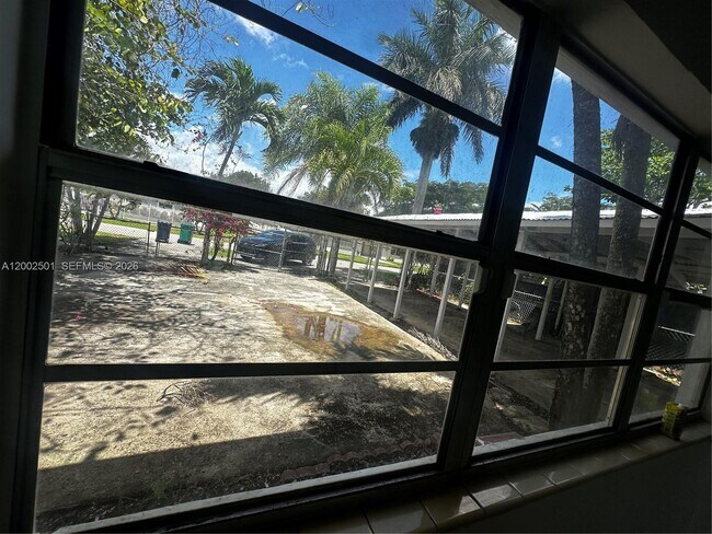 Building Photo - 821 SW 2nd St