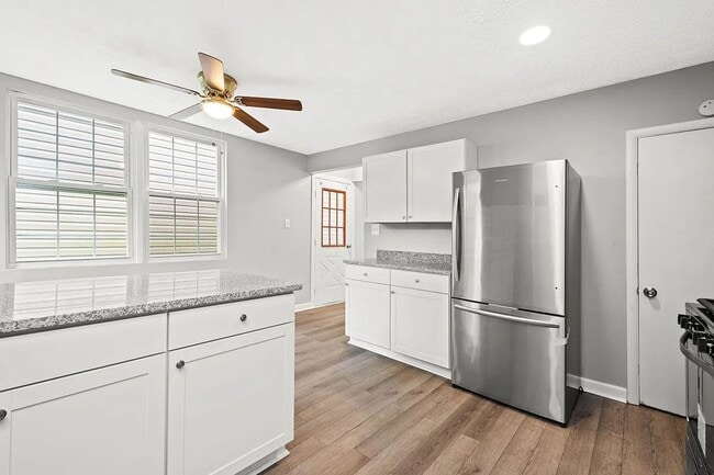 Building Photo - 207 Marie Ave