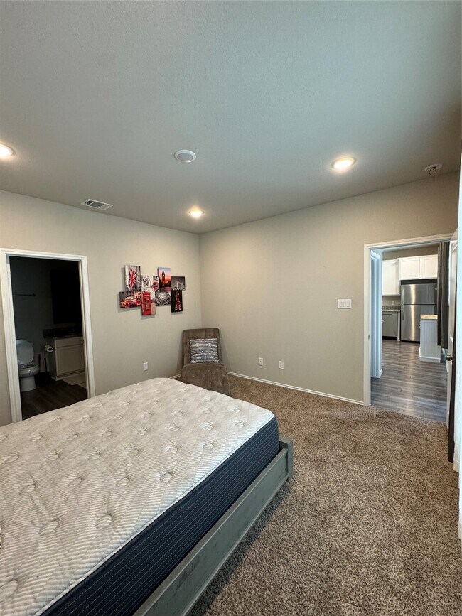 Building Photo - 710 Crystal River