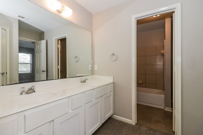 Building Photo - 15814 Sheldon Ridge Way