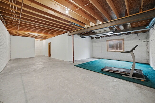 Building Photo - Beautiful 2 Bedroom Duplex Rental with Attached Garage $1700/Month