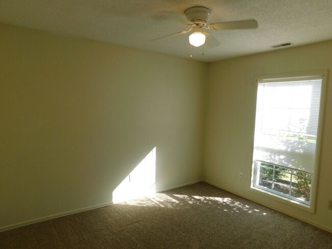 Building Photo - Home located in the heart of Havelock!