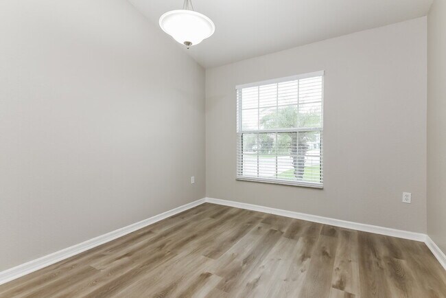 Building Photo - 543 Hummingbird Ct