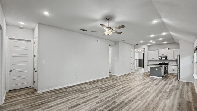 Building Photo - 16617 Hidden Cove Dr