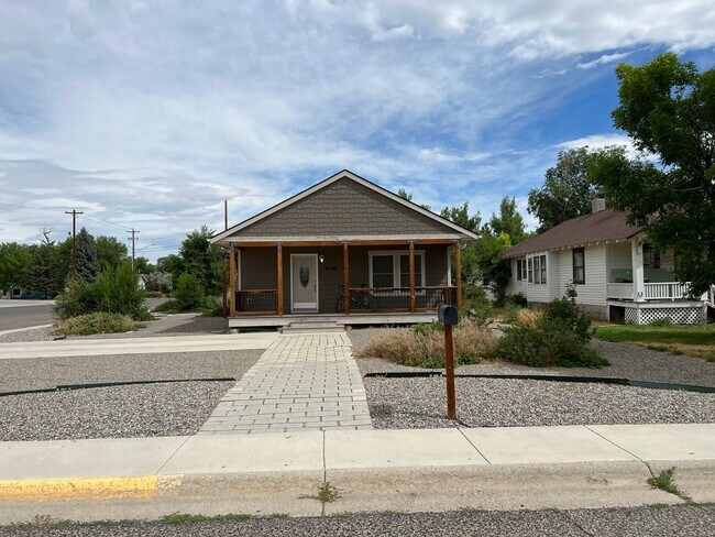 Building Photo - 409 S Broadway Ave