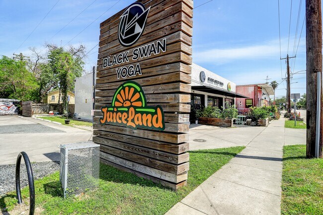 Building Photo - 1226 Heights Blvd