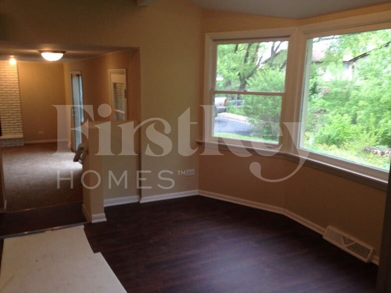 Building Photo - 817 Rose Ln