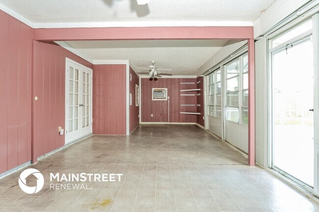 Building Photo - 2307 SW Kent Cir