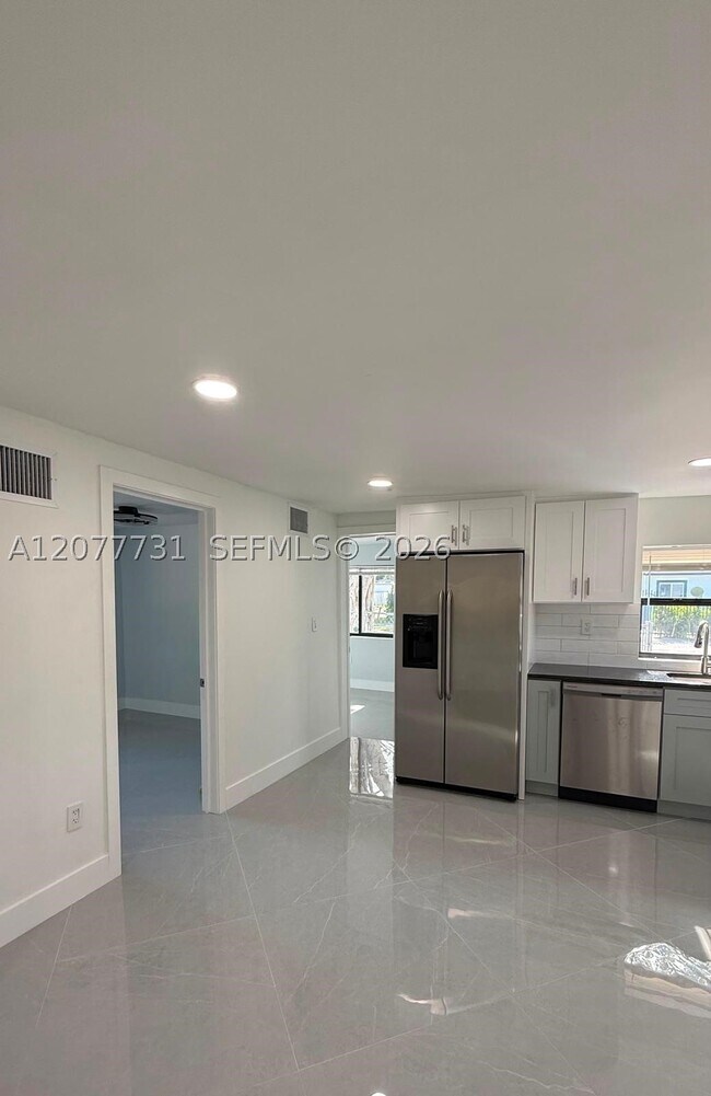 Building Photo - 305 NE 58th St
