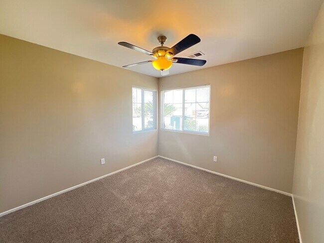 Building Photo - Northwest Bakersfield