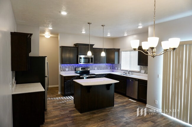 Building Photo - Hyda Hills 2-Story