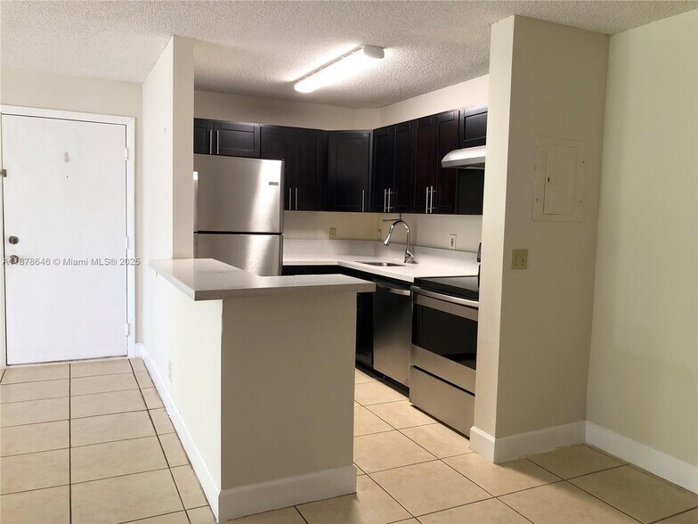 Building Photo - 10757 Cleary Blvd