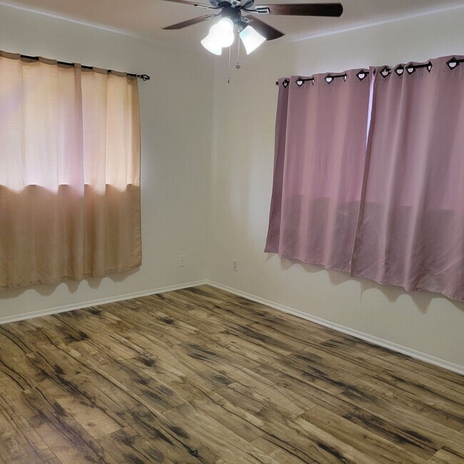 Building Photo - Kapahulu 3 bed, 2 bath single family home