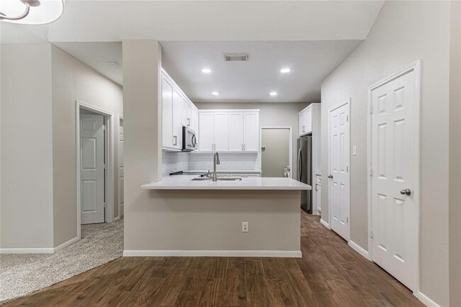 Building Photo - 725 Cedarwood Dr